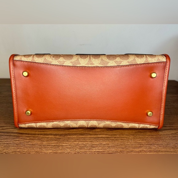 S⭕️LD‼️Coach Field Tote Signature Canvas With Patches & Novelty Strap - Picture 6 of 11